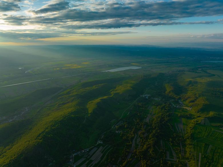 Sâmbătă, de la ora 15:00, în ”ROventura”, Pe urmele giganților preistorici, în Țara Hațegului Sâmbătă, de la ora 15:00, în ”ROventura”, Pe urmele giganților preistorici, în Țara Hațegului