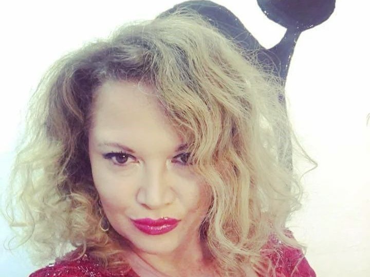 Ce a primit Oana Lis de la tatăl ei, după ce ani de zile a fost abuzată de el