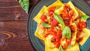 paste ravioli cu sos de rosii si busuioc recipe