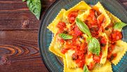 paste ravioli cu sos de rosii si busuioc recipe