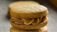 tort de biscuiti cu crema caramel