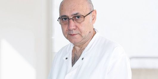 Cine este doctorul Irinel Popescu. „Datoria este să salvezi oameni și să le redai sănătatea”
