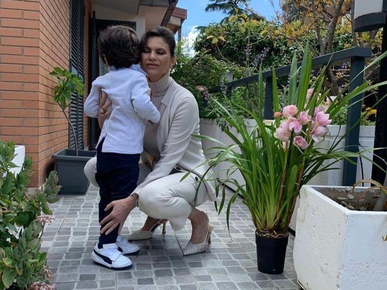 Ramona Bădescu a dezvăluit care este adevăratul motiv pentru care nu și-a botezat fiul &icirc;n v&acirc;rstă de 3 ani