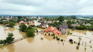 Românii afectați de inundații vor primi despăgubiri din partea statului
