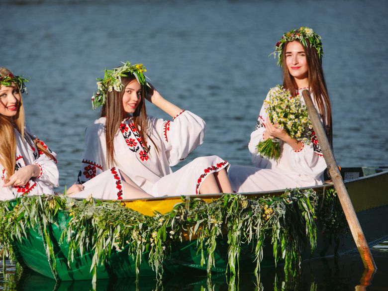 Ce se întâmplă dacă, în noaptea de Sânziene, te scalzi în roua din zone neumblate Ce se întâmplă dacă, în noaptea de Sânziene, te scalzi în roua din zone neumblate