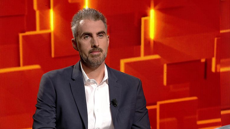 Ernest, față în față cu Denise Rifai, duminică, la “40 de întrebări” Ernest, față în față cu Denise Rifai, duminică, la “40 de întrebări”