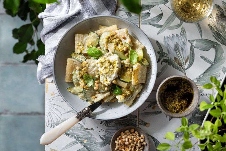 Paste cu sos pesto, zucchini și brânză feta retete de paste