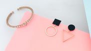 Accesorii care completează perfect o ținută de operă