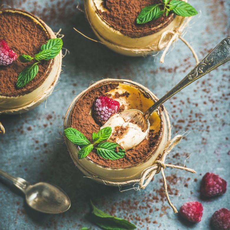 Tiramisu la pahar cu zmeura deasupra retete pentru desert