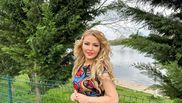 Cântăreață de muzică populară, la un pas să-și piardă viața după ce a fost lovită de un fulger în vacanță