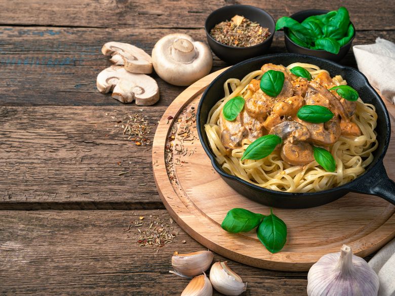 Paste Tagliatelle cu sos de ciuperci și usturoi retete pentru cina