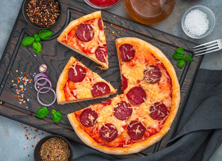 Pizza cu salam uscat retete pentru cina