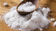 Ce se întâmplă dacă pui sare în lapte. 