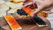 Ce trebuie să facă gospodinele atunci când prepară icre! Trucul util care le face să reziste mai mult timp în frigider