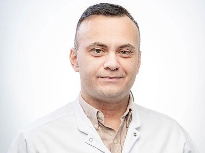 Cine este doctor Adrian Marinescu. ”Pacienta mi-a devenit mama-soacră. De aceea e bine să-ți tratezi cum trebuie pacienții.”