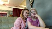  Lora, mesaj plin de durere în ziua în care ar fi trebuit să-și serbeze mama! Artista nu poate trece peste această pierdere, nici la trei ani de la deces
