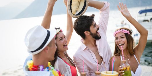 Zodiac 28 iulie 2023. Află ce zodie se distrează de minune cu prietenii!