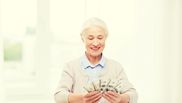 Veste bună pentru pensionarele din România! Femeile vor primi banii mai rapid în luna august