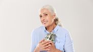 Veste bună pentru pensionarele din România! Femeile vor primi banii mai rapid în luna august