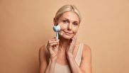 Produse de îngrijire a pielii care nu trebuie să-i lipsească unei femei cu vârsta peste 40 de ani