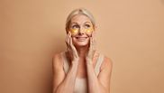 Produse de îngrijire a pielii care nu trebuie să-i lipsească unei femei cu vârsta peste 40 de ani