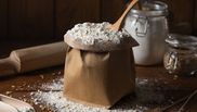 Unde trebuie să depoziteze gospodinele făina pentru a prelungi termenul de valabilitate. Trucul util pe care fiecare gospodină trebuie să îl știe!