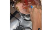 Rețeta de ciorbă de oase a Ioanei Ginghină! Vedeta a pregătit preparatul pentru iubitul său și le-a împărtășit fanilor secretele sale culinare