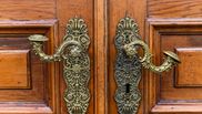 De ce trebuie femeile să învelească mânerul ușii cu folie de staniol. Trucul util indiferent de sezon!