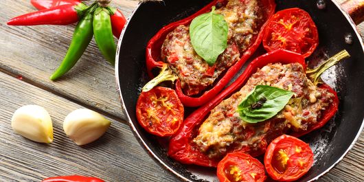 Ardei umpluți cu legume și cușcuș. O rețetă potrivită pentru momentele în care nu dorești să consumi carne!