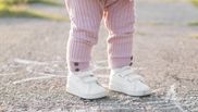 Cum alegi încălțămintea copiilor. Pași siguri și confortabili pentru copii!