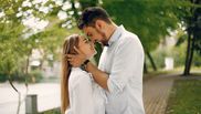 4 semne de care să ții cont în dragoste. Cum îți arată partenerul de viață că te iubește