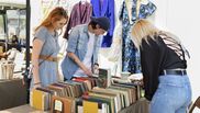 5 lucruri frumoase pe care le poți găsi în magazine second hand