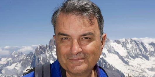 Cine este Lucian Mîndruță. “Nu era doar că nu aveam bani, dar ea era și bolnavă de inimă, erau nopți în care alergam prin cartier după medicamentul ei.”