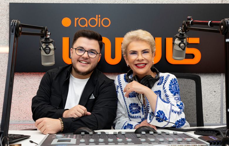 Teo și Mihai Hînda, dialoguri savuroase, umor și muzică bună, la “Bară la Bară”, începând de luni, la Radio Impuls Teo și Mihai Hînda, dialoguri savuroase, umor și muzică bună, la “Bară la Bară”, începând de luni, la Radio Impuls