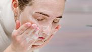 Evită să faci aceste lucruri! Îți poți deteriora tenul 