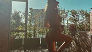 Delia a stârnit numeroase critici în mediul online după ce s-a postat în costum de baie pe internet! Connect-R a sărit în apărarea artistei. Ce a spus acesta despre aparițiile sumare ale Deliei
