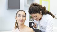 Sănătate și frumusețe. Importanța consultului dermatologic după perioada verii