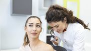 Sănătate și frumusețe. Importanța consultului dermatologic după perioada verii