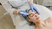 Luptă cu timpul. Ghid complet pentru tratarea pielii lăsate și restabilirea fermității