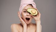 Cum pot avea femeile gene mai lungi, cu ajutorul unui amestec de avocado. Trucul genial pentru o privire pătrunzătoare