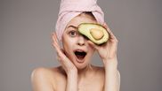 Cum pot avea femeile gene mai lungi, cu ajutorul unui amestec de avocado. Trucul genial pentru o privire pătrunzătoare