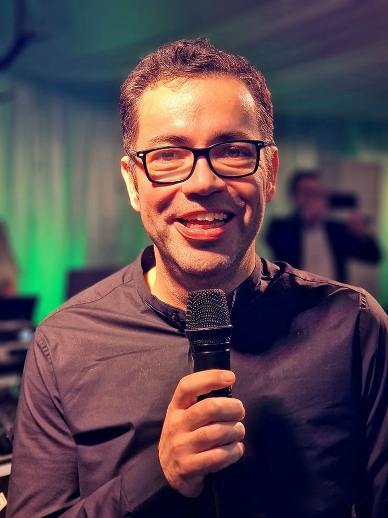 Cine este Răzvan Popescu