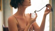 Cum pot face femeile cel mai bun parfum din esențe naturale. Trucul genial pentru miros persistent și revigorant