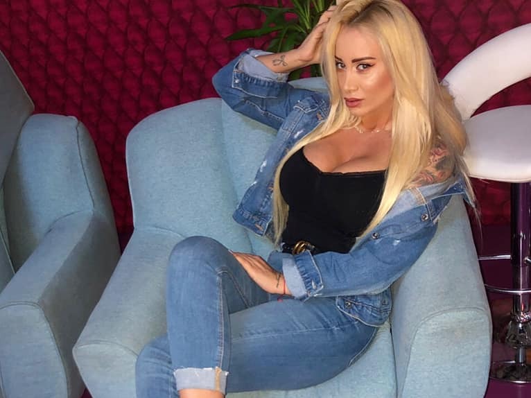  Simona Trașcă trece prin clipe grele! Blondina se confruntă cu o afecțiune gravă, iar de aceea a apelat la ajutor specializat