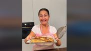 Clătitele cu ciocolată ale Gabrielei Cristea! Vedeta a pregătit un desert ușor de realizat și delicios alături de Victoria și Iris