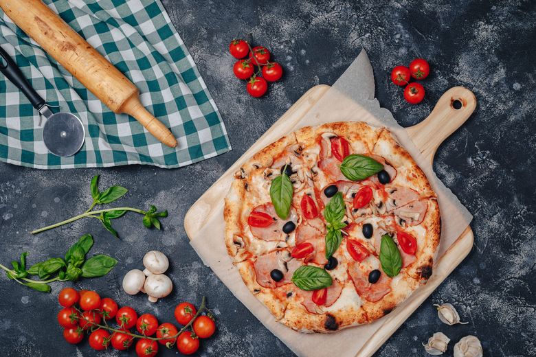Pizza cu șuncă și măsline retete de platouri