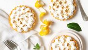tarte cu prune si bezea