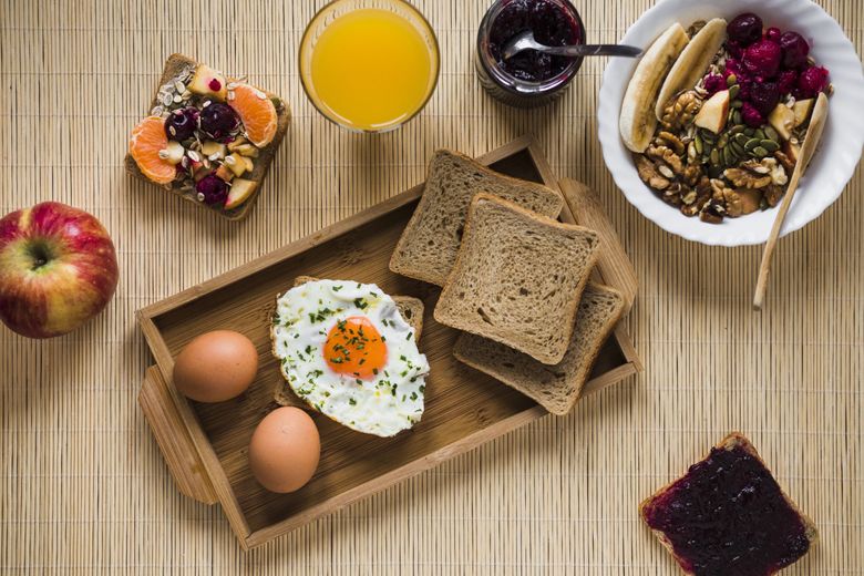 Rutina zilnică pentru o viață mai sănătoasă. Ghidul alimentar cu cele 12 super-alimente de dimineață