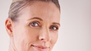 Cele mai bune sfaturi pentru îngrijirea feței după 50 de ani 