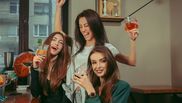 35 întrebări amuzante pentru jocul „Am, N-am”
